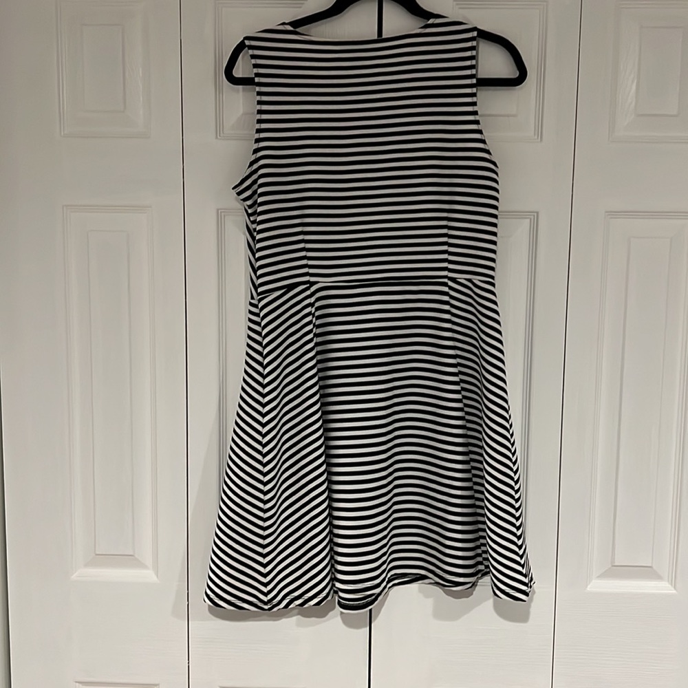Black and White Stripe flare dress Size Large - Picture 7 of 7